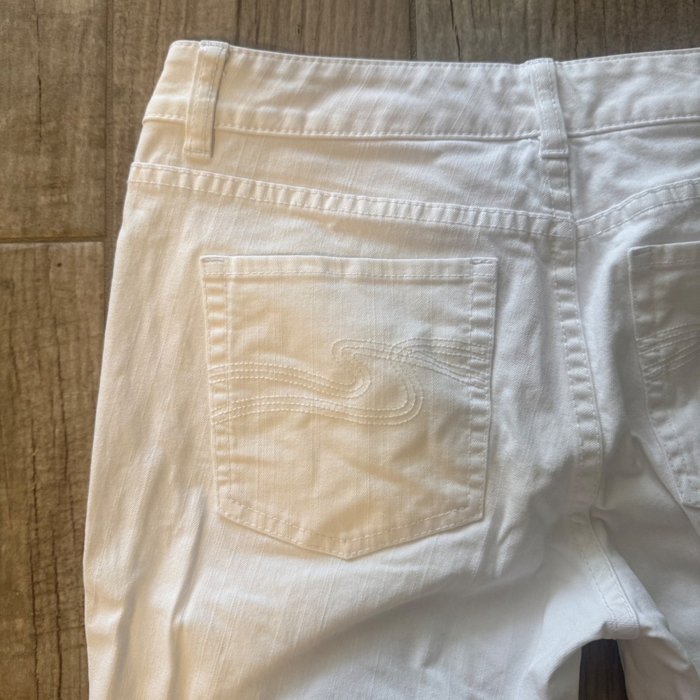 White House Black Market Cropped Jeans in White - Picture 12 of 16